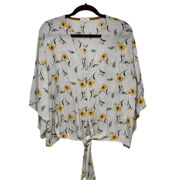 Maurice’s Floral V NeckTie Waist 3/4 Sleeve Top Women’s 0X - Picture 2 of 10